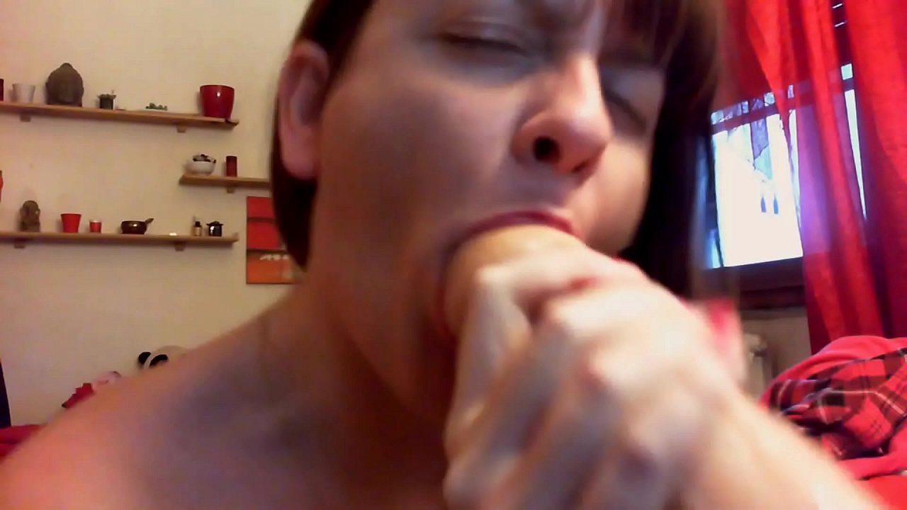 สำเร็จความใคร่ที่ยอดเยี่ยมสำหรับน้องสาวสกปรกของคุณ อ้าปากแล้วดื่มให้หมด